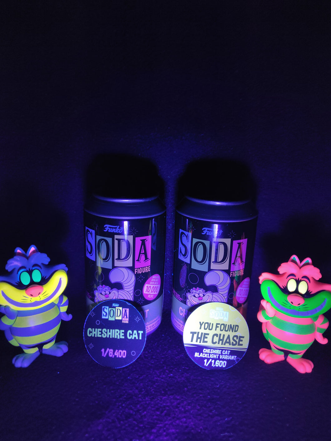 Funko Soda Pop Alice in Wonderland Black Light Cheshire Cat Funko Exclusive 10K PC - CHASE/COMMON BUNDLE